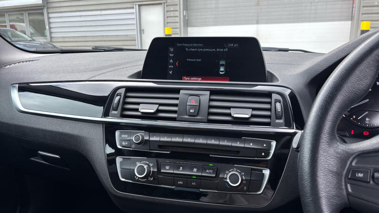 BMW 2 Series 218i Sport 2dr [Nav] Petrol Coupe